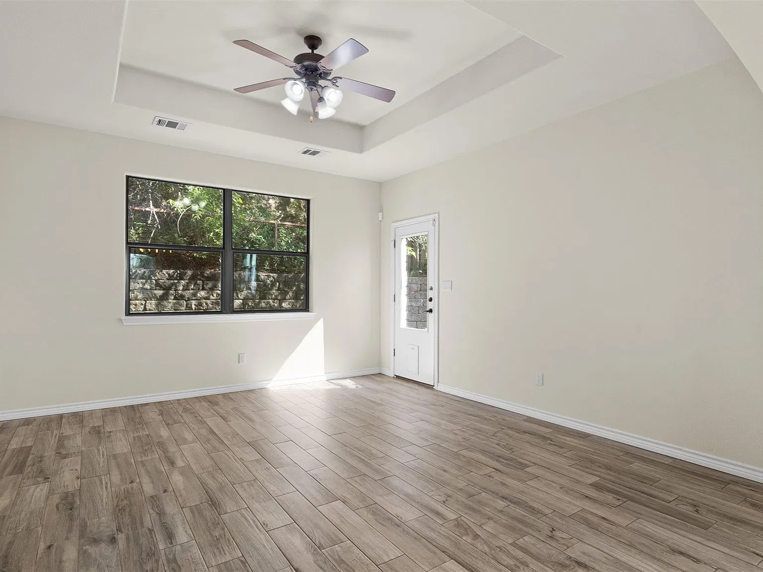 3 bed, 2.5 bath, 1846 sqft, $2,499 — Photo 3