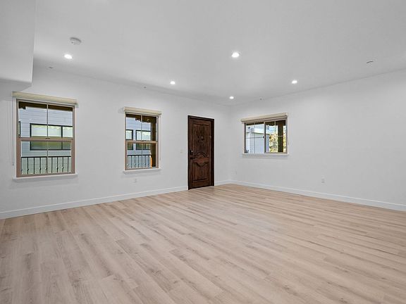 5th image of 11474 Moorpark St #4