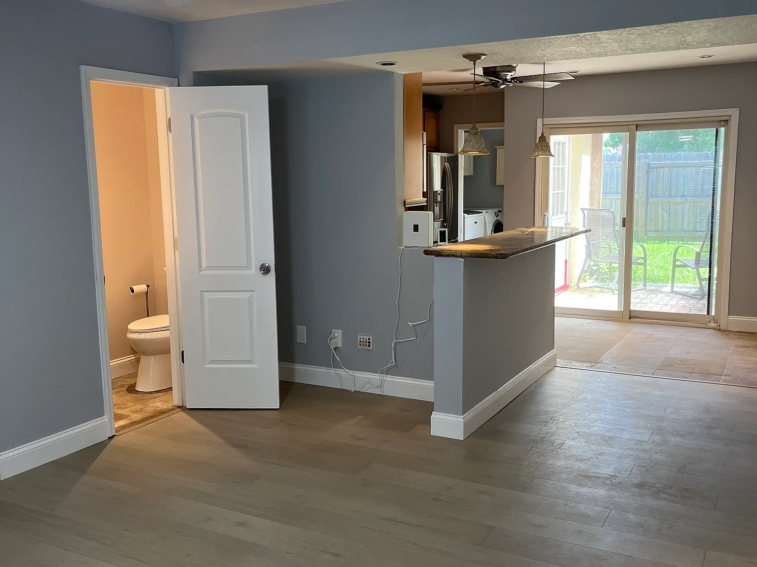 2 bed, 1.5 bath, 905 sqft, $2,000 — Photo 3