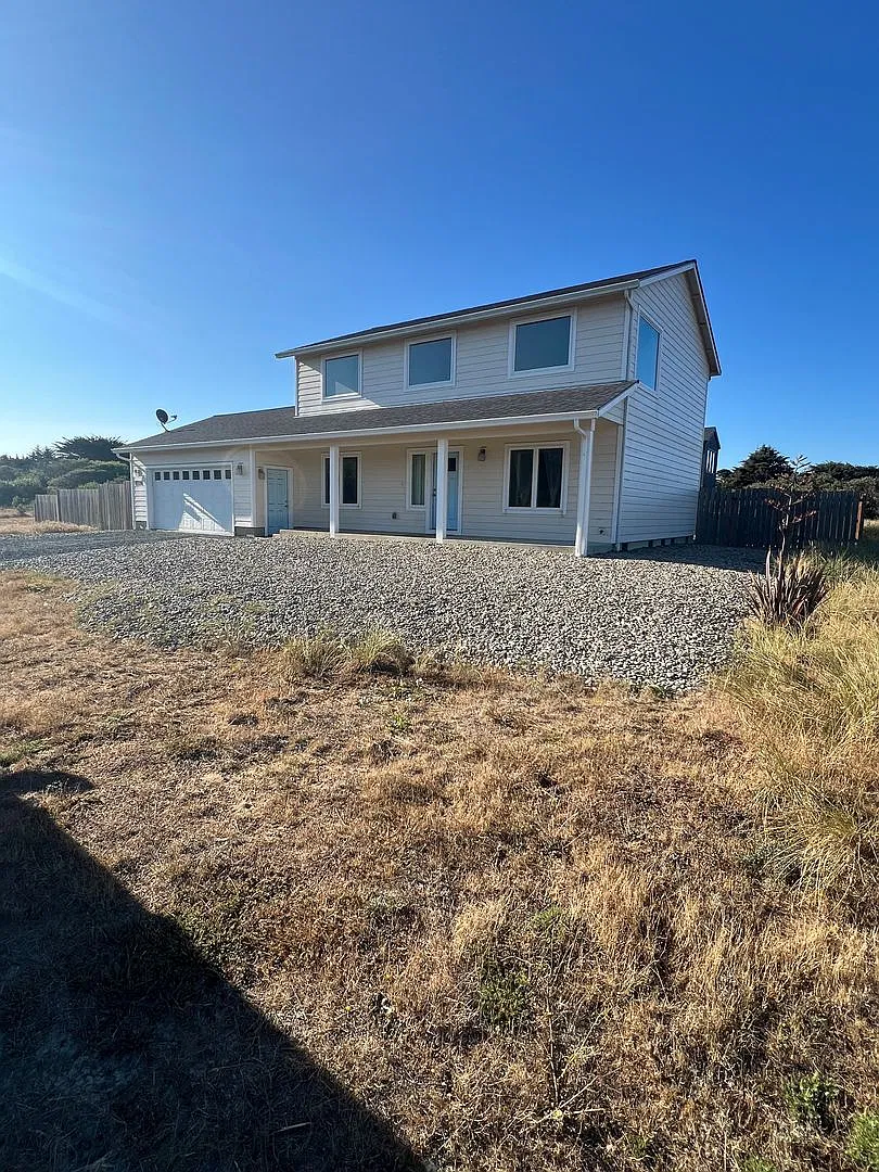 Beautiful 3 bedroom, 2 1/2 bath House with Ocean View! — Photo 2