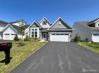 37 Starlight Dr, Monroe Township, NJ 08831