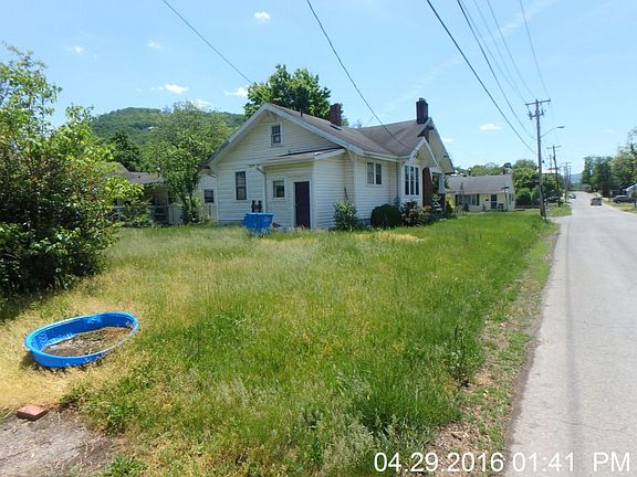 3rd image of 402 Arbor Ave SE