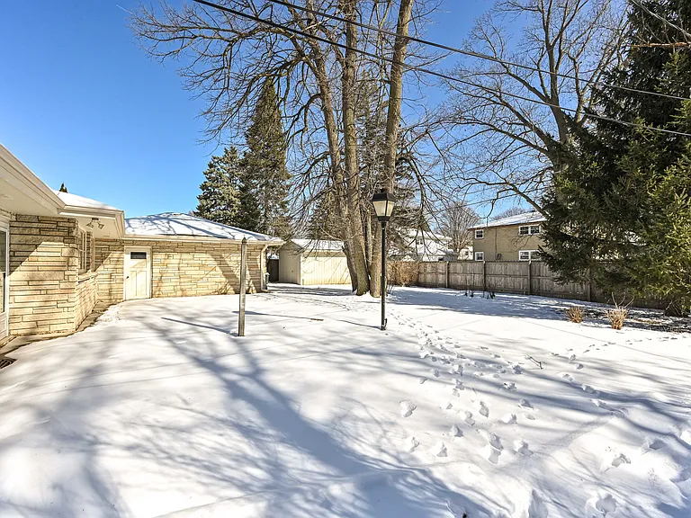 1552 N 117th St — Photo 35