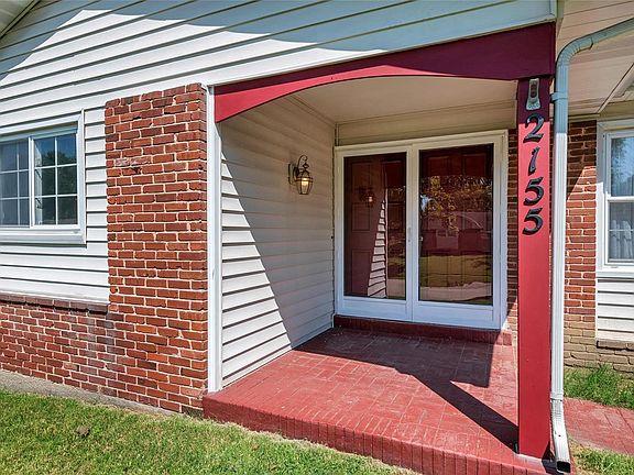 3rd image of 2155 Huntington Dr