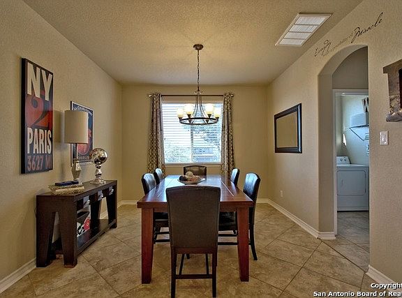 3rd image of 23411 Woodlawn Rdg