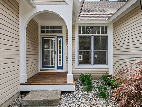 3rd image of 982 Sunflower Ct #19