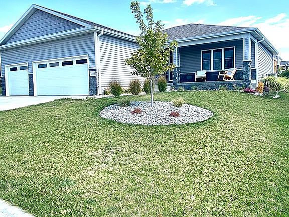 2nd image of 1270 Oakview Dr