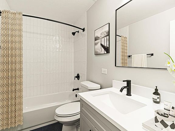 4th image of 158 S Emerson St #404