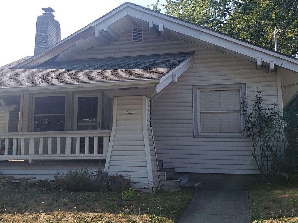 2nd image of 225 SE 20th Ave