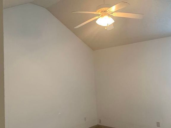 3rd image of 203 NE Dogwood St APT C