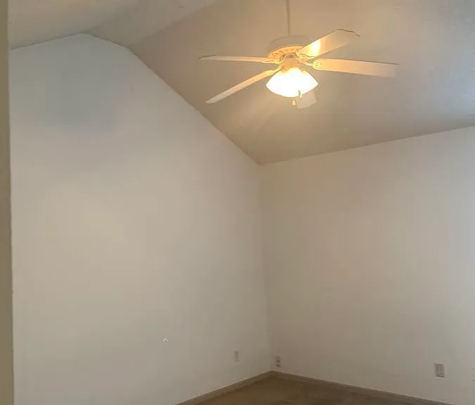 203 NE Dogwood St #C — Photo 3