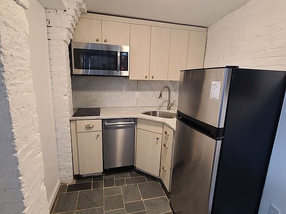 3rd image of 17 Grand St APT 1N