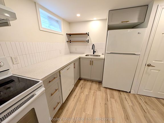 2nd image of 102 Kensington St
