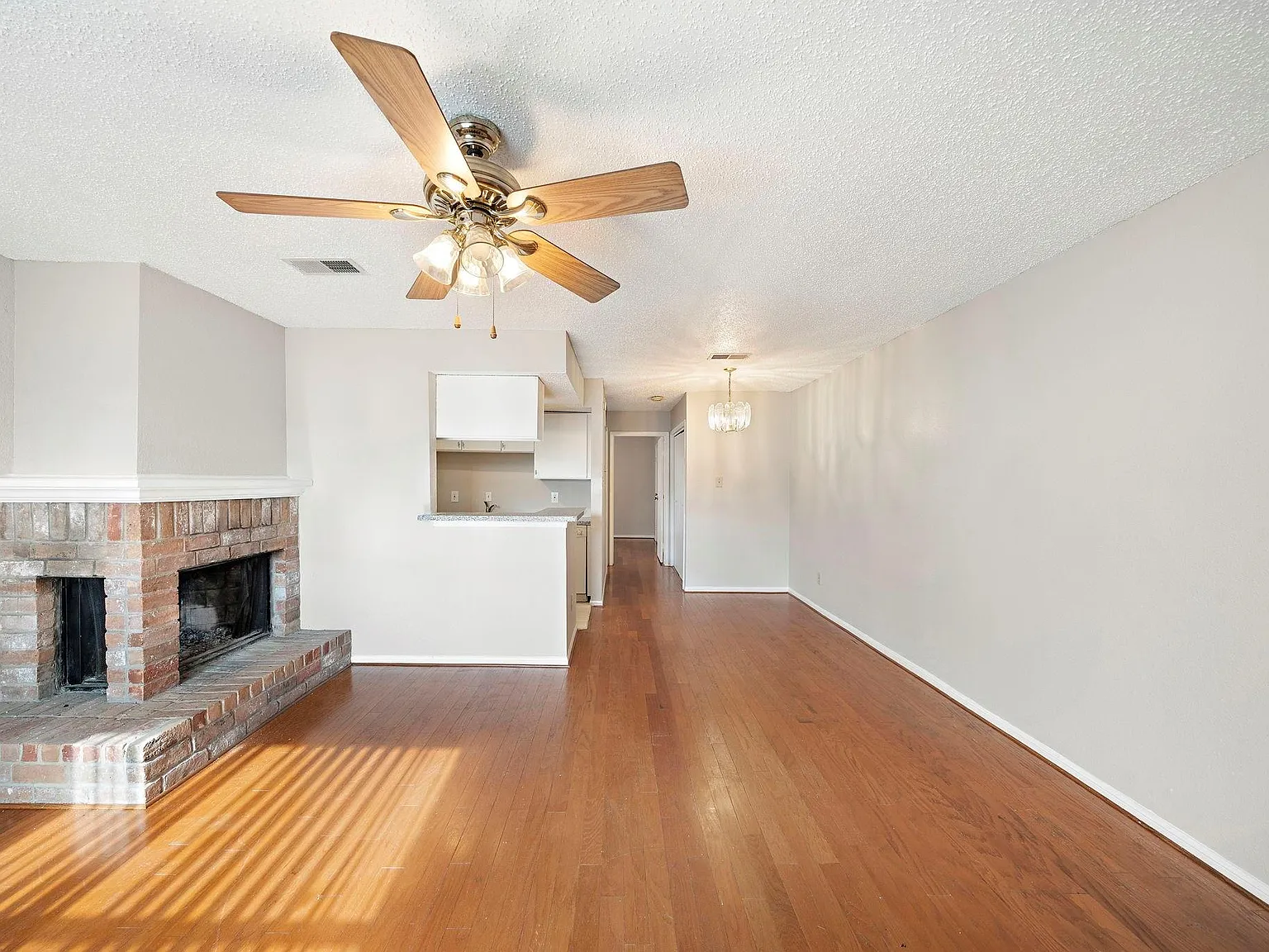 1 bed, 1.0 bath, 663 sqft, $940 — Photo 2