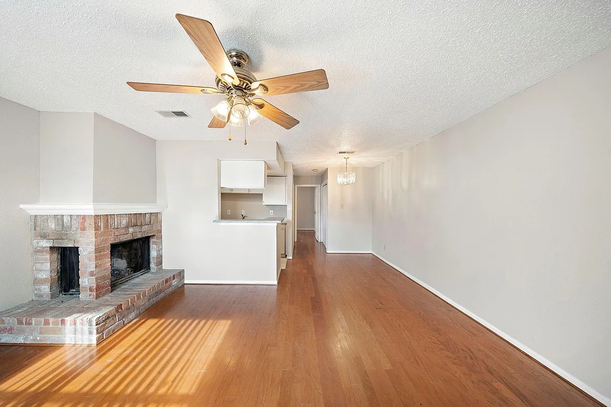 Building Photo - 7402 Alabonson Rd #506