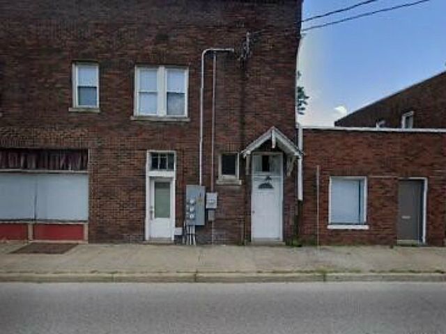 1st image of 102 N 1st Ave