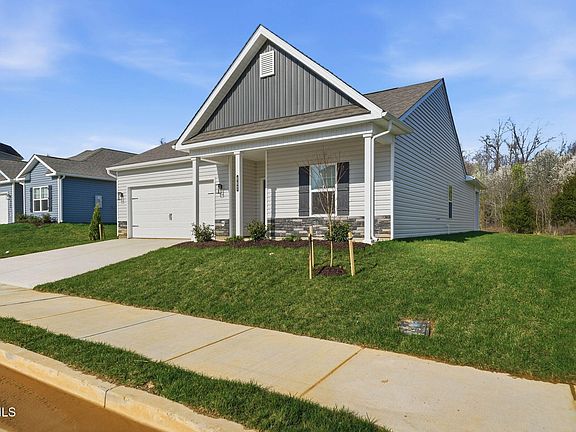 3rd image of 682 Saint Andrews Dr