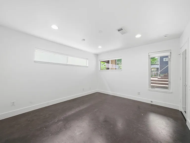 7002 Newcastle St — Photo 25