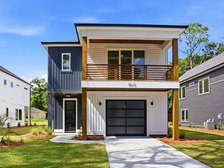 5015 Peachtree Ave — Photo 1