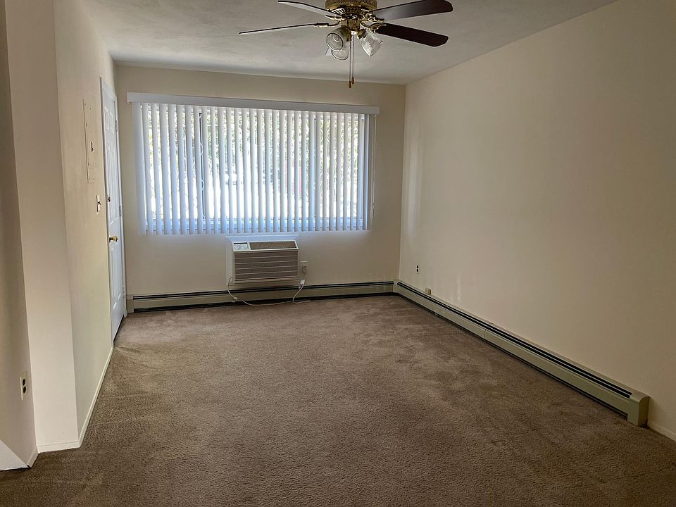1st image of 43 Merle Pl Floor 1