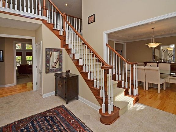 4th image of 1933 Bordeaux Way