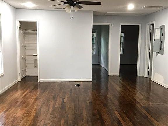 4th image of 674 W Warren Dr