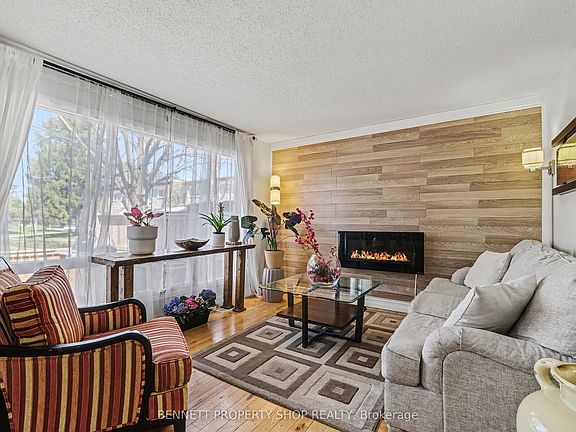 3rd image of 156 Rutherford Ct