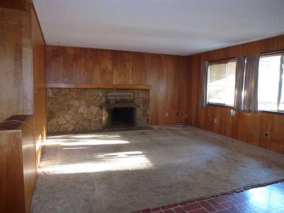 3rd image of 1690 Pine Dr