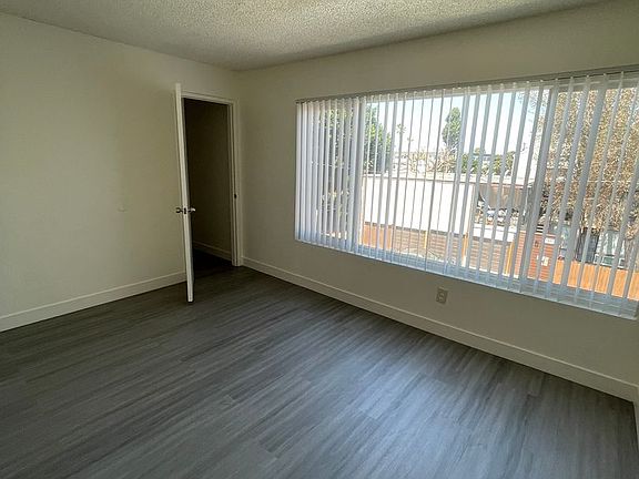 5th image of 1650 Newport Ave APT 19