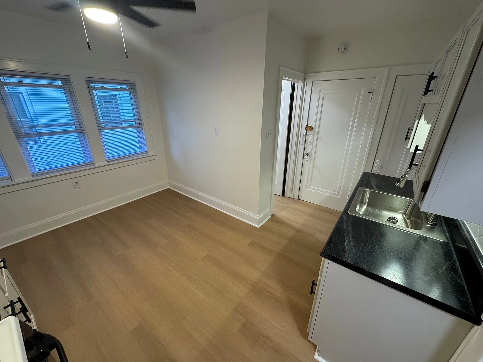 2 bed, 1000 sqft, $1,625 — Photo 3
