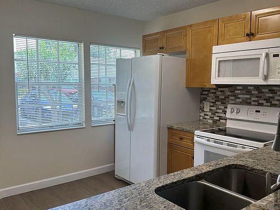 5th image of 67 Kings Colony Ct S
