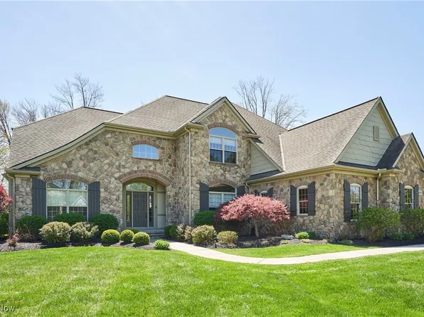 4851 Snow Blossom Ln, Brecksville, OH 44141