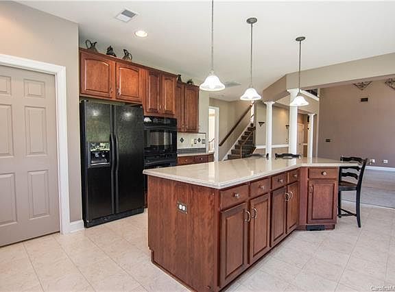 5th image of 281 Corona Cir