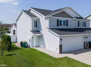 4122 Lorrain Pl, Bismarck, ND 58503