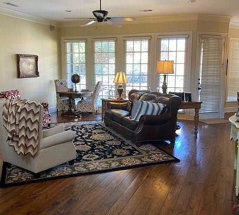 4th image of 758 Village Green Dr