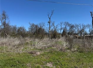 8 N 2nd St, Lott, TX 76656