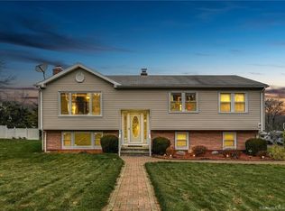 7 Elmwood Dr, Seymour, CT 06483