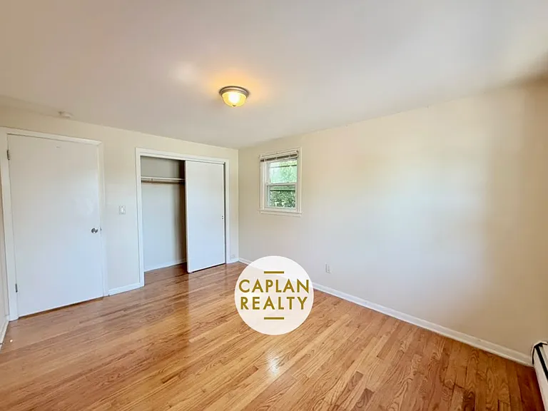 37 Bowen St #D — Photo 5