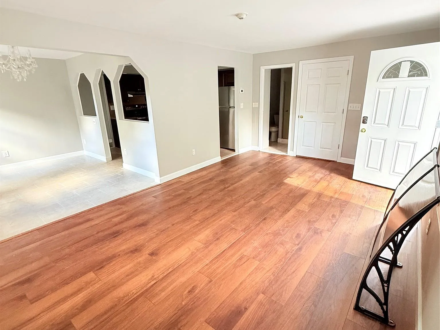 3 bed, 2.0 bath, 1300 sqft, $3,500 — Photo 3