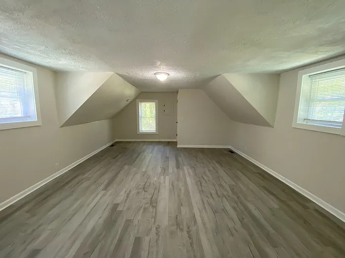 328 Falls Rd — Photo 23