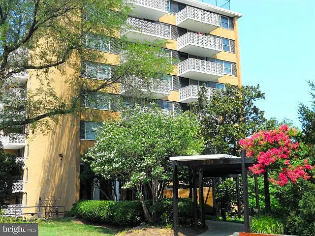 2030 N Adams St #811 — Photo 2