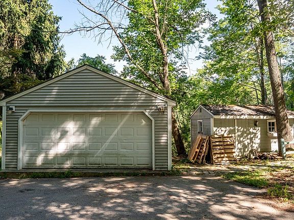 3rd image of 41 Demeritt Avenue