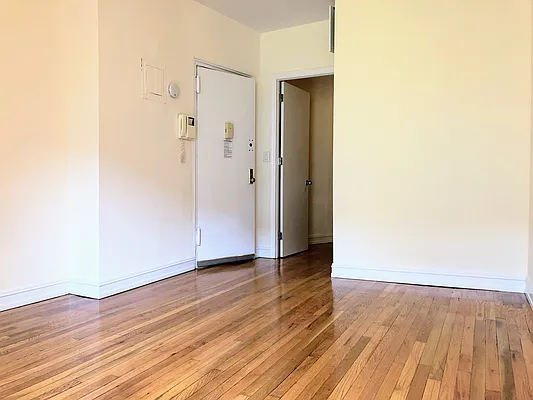 Rented by PocketBroker Inc | media 3