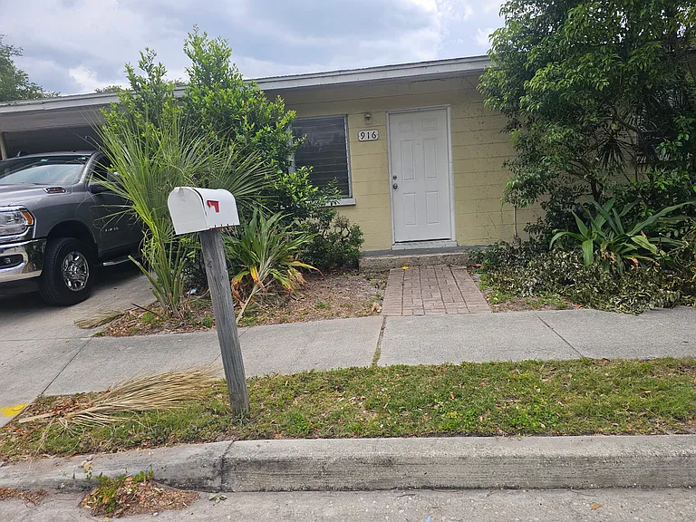 916 Myrtle St — Photo 1