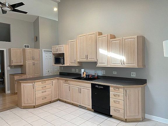 3rd image of 359 N Cedar Ave