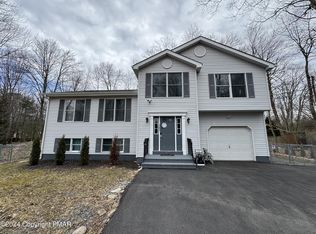 3294 Red Run Rd, Pocono Summit, PA 18346