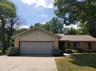 W198S10799 Red Oak Ct, Muskego, WI 53150
