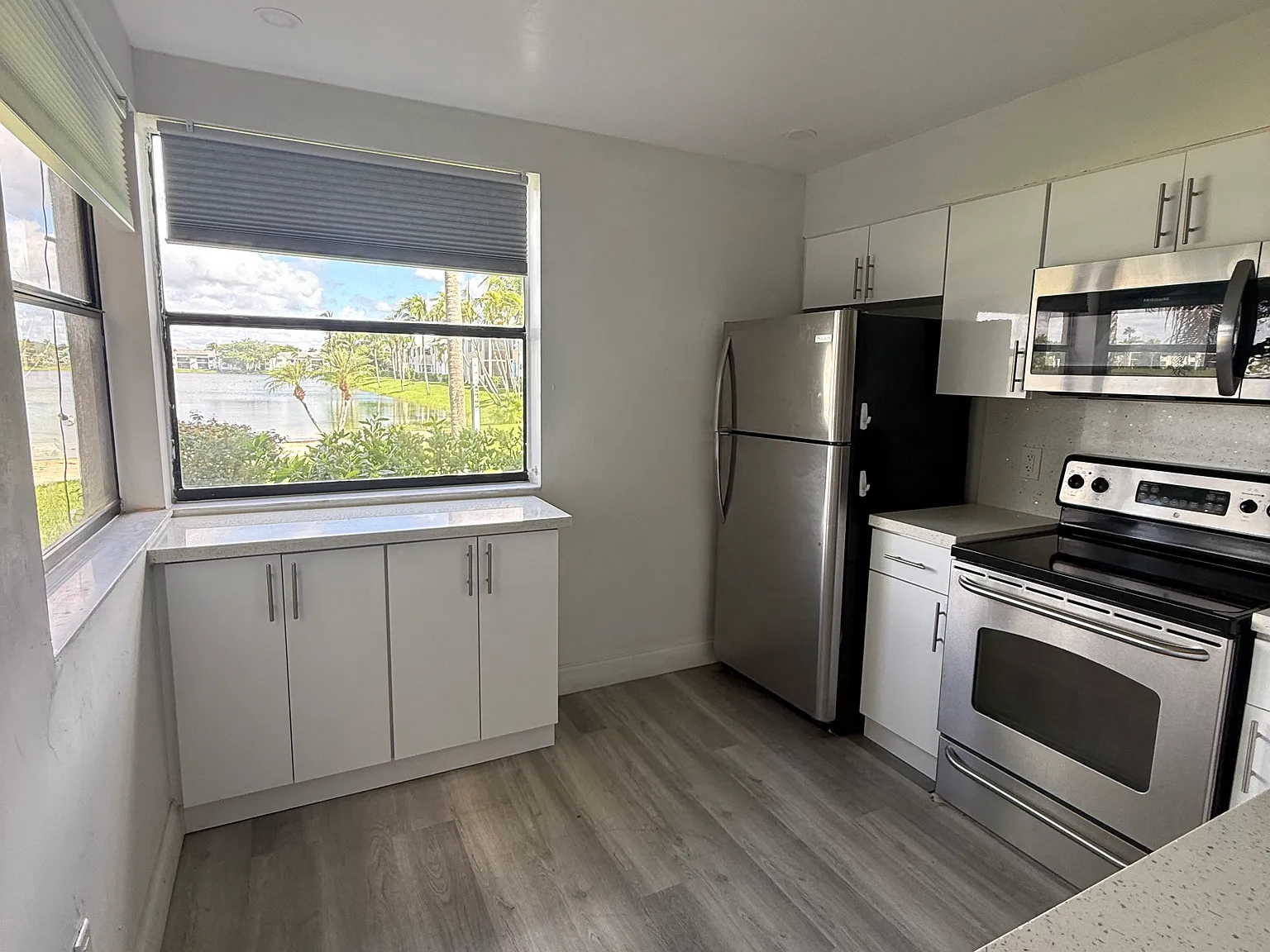 2 bed, 960 sqft, $2,300 — Photo 3