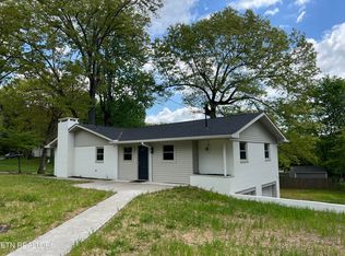 101 W Irving Ln, Oak Ridge, TN 37830