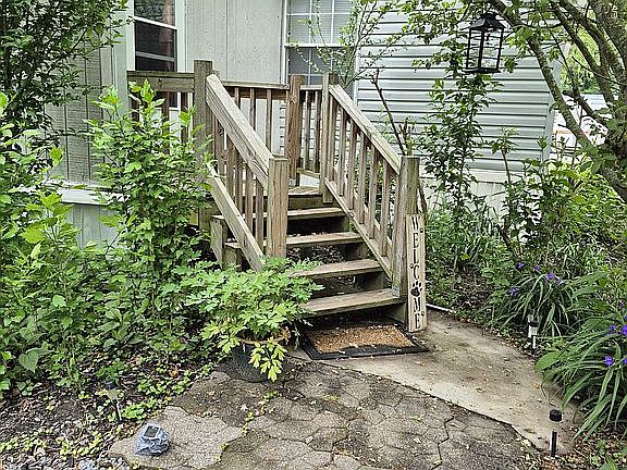 5th image of 32350 Hilltop Dr